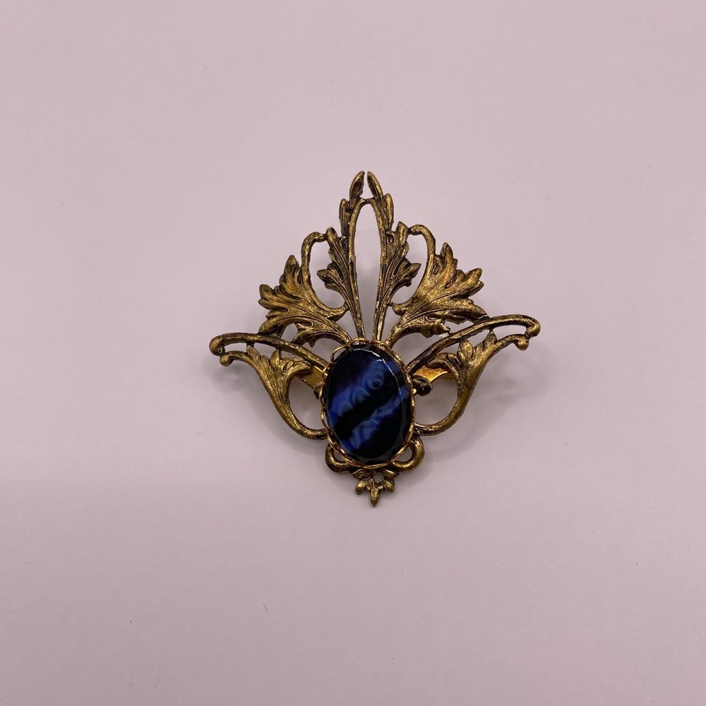 Vintage Brooch Gold Plated Blue Grm Stone Gold Color Tone